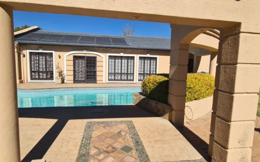 5 Bedroom Beauty in the Secunda Green Area